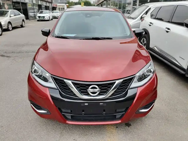 Nissan Tiida — Фото автомобиля 2