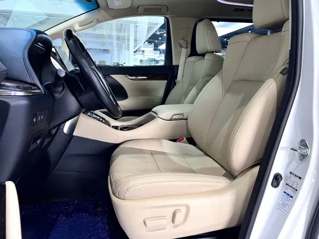 Toyota Alphard 2021 Hybrid 2.5L Luxury — Фото автомобиля 22