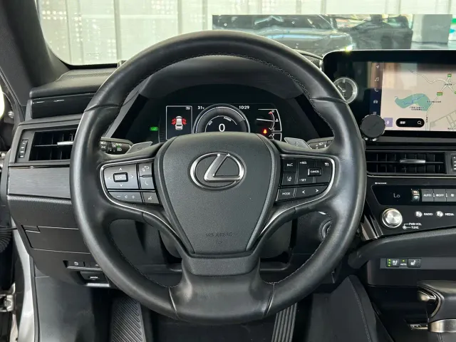Lexus ES — Фото автомобиля 15
