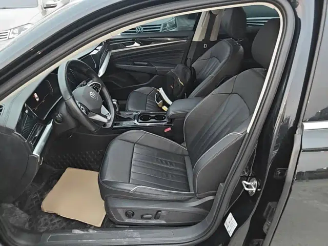 Volkswagen Passat — Фото автомобиля 14