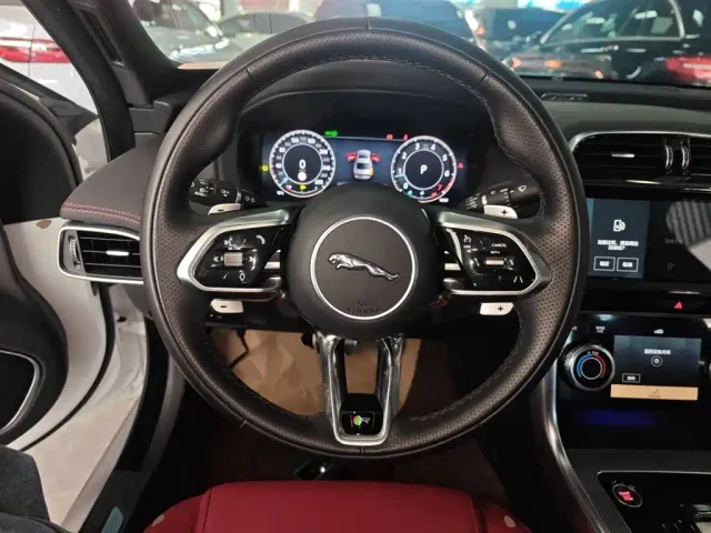 Jaguar XEL — Фото автомобиля 2