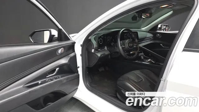 Hyundai Avante CN7 — Фото автомобиля 9