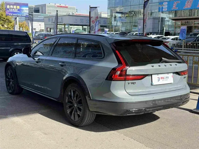Volvo V90 — Фото автомобиля 15