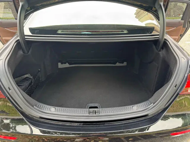 Mercedes-Benz E-Class — Фото автомобиля 20