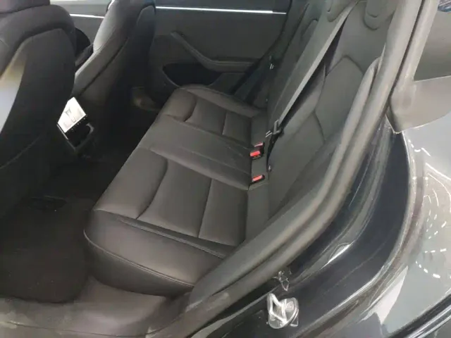 Tesla Model 3 — Фото автомобиля 16