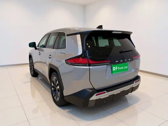 Toyota RAV4 — Фото автомобиля 4