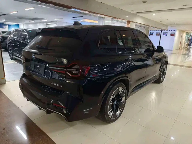 BMW BMW iX3 2023 Pioneer Type — Фото автомобиля 15