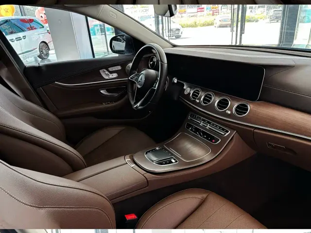 Mercedes-Benz E-Class — Фото автомобиля 6