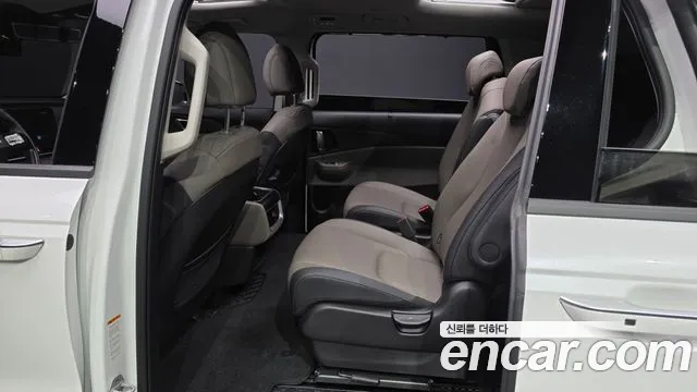 Kia Carnival Generation 4 — Фото автомобиля 15
