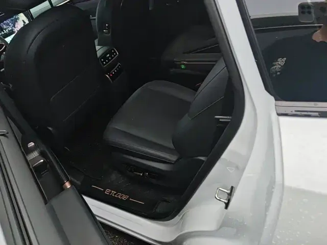 Dongfeng eπ 008 — Фото автомобиля 11