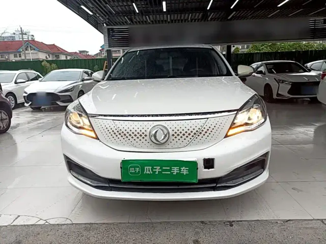 Dongfeng Fengshen E70 — Фото автомобиля 2