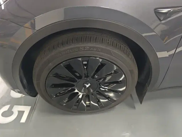 Tesla Model Y — Фото автомобиля 22