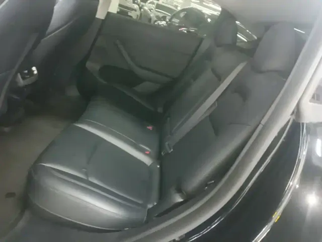 Tesla Model Y — Фото автомобиля 16