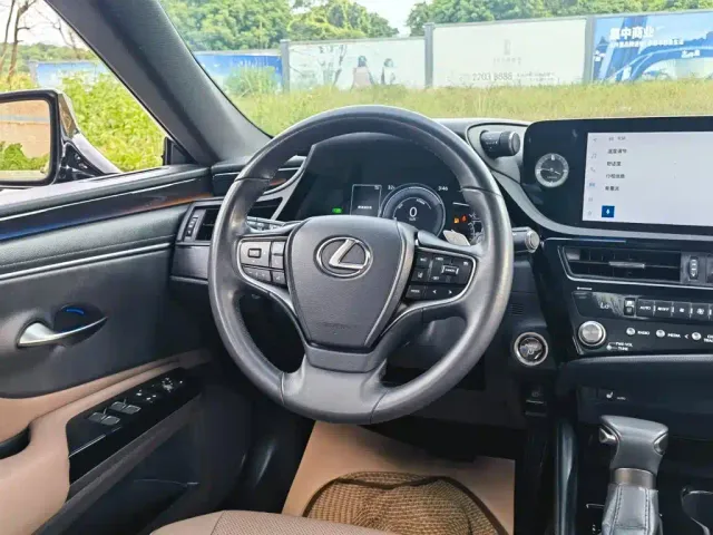 Lexus ES — Фото автомобиля 11