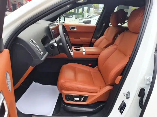 Li Auto L7 — Фото автомобиля 14