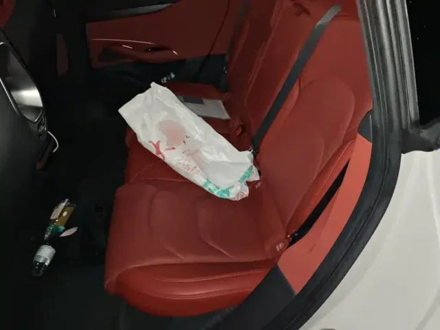 Xiaomi SU7 — Фото автомобиля 18