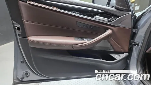BMW 5 Series G30 — Фото автомобиля 13