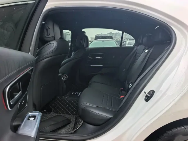 Mercedes-Benz C-Class — Фото автомобиля 11