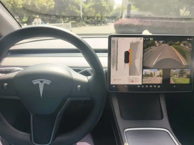 Tesla Model Y — Фото автомобиля 14