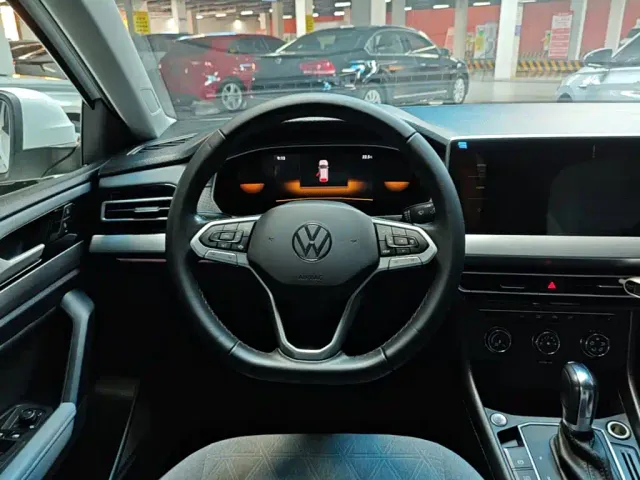 Volkswagen Lavida — Фото автомобиля 10