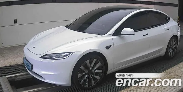 Tesla Model 3 — Фото автомобиля 3