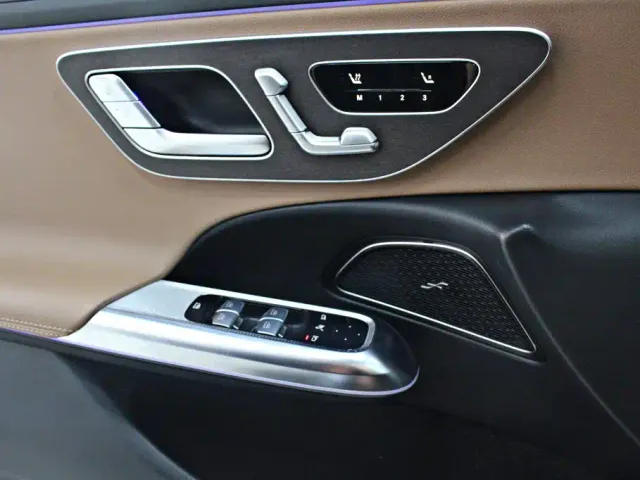 Mercedes-Benz E-Class — Фото автомобиля 4