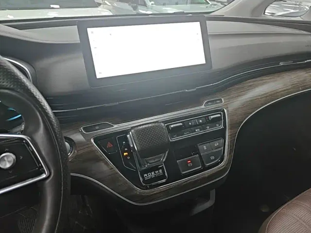 Roewe iMAX8 — Фото автомобиля 12