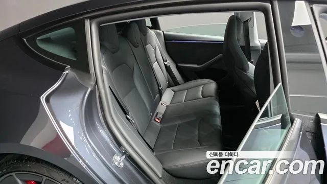 Tesla Model 3 — Фото автомобиля 18