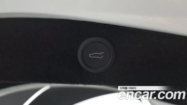 Tesla Model 3 — Фото автомобиля 27
