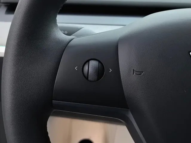 Tesla Model Y — Фото автомобиля 28