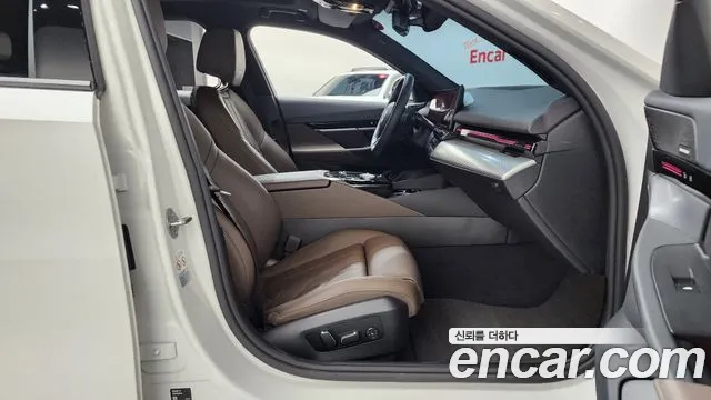 BMW 5 Series G60 — Фото автомобиля 11