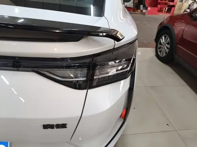 Dongfeng Yixuan — Фото автомобиля 7