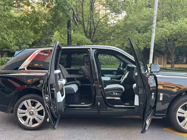 Rolls-Royce Cullinan — Фото автомобиля 3