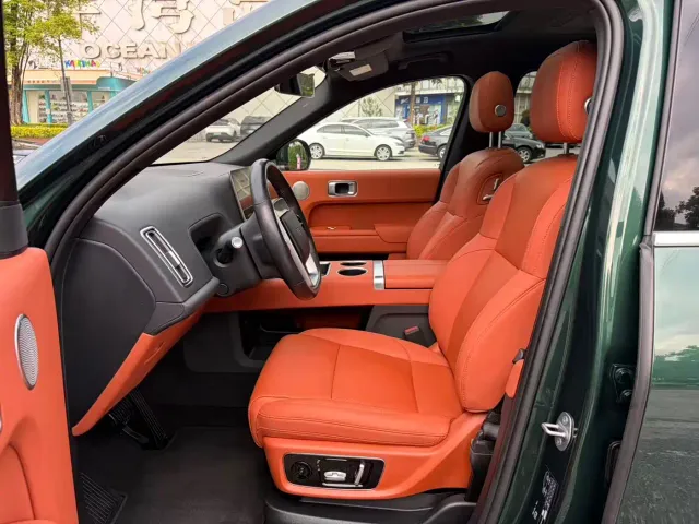 Li Auto L9 — Фото автомобиля 10
