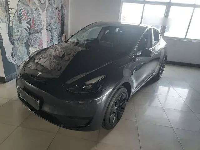 Фотография автомобиля — Tesla Model Y