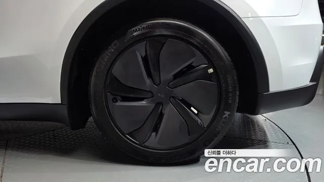 Tesla Model Y — Фото автомобиля 6