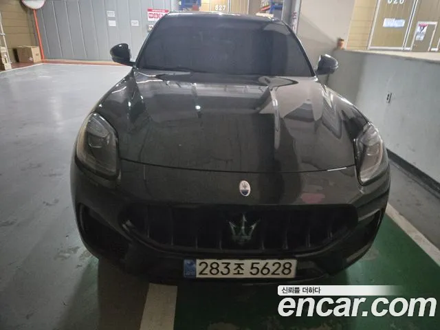 Фотография автомобиля — Maserati Grecale