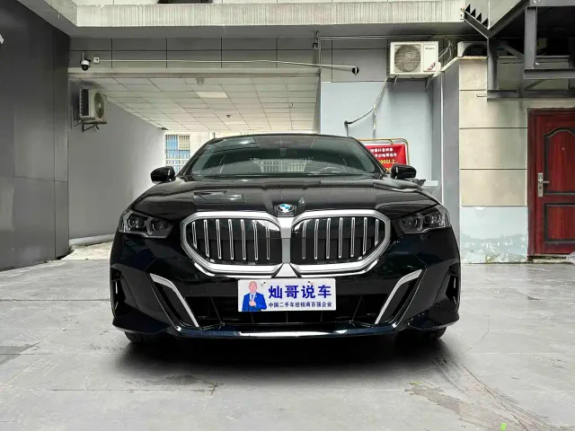 BMW 5 Series — Фото автомобиля 21