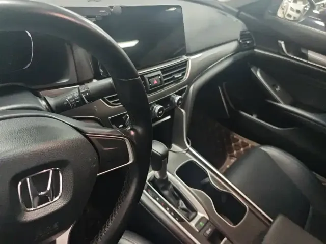 Honda Accord — Фото автомобиля 13