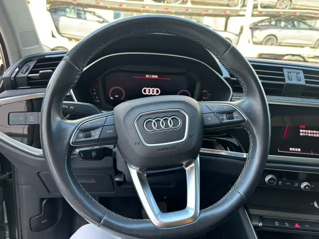 Audi Q3 — Фото автомобиля 11