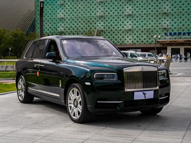 Rolls-Royce Cullinan — Фото автомобиля 3
