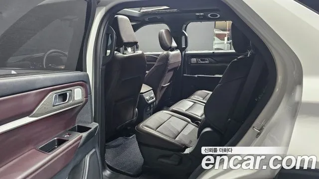 Ford Explorer — Фото автомобиля 16
