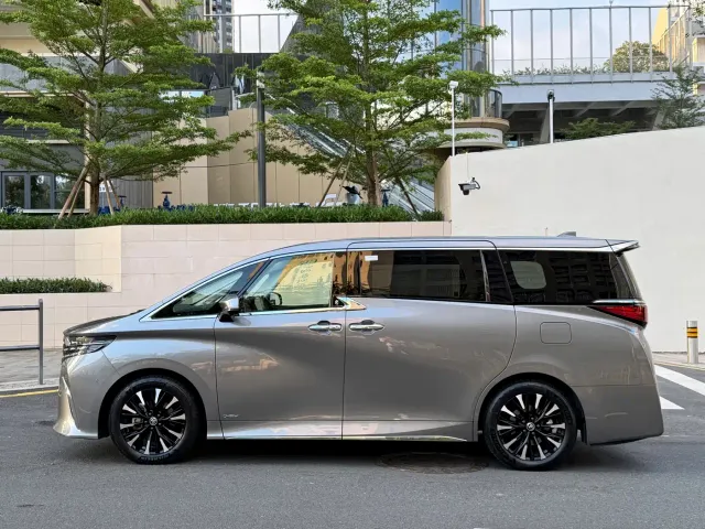 Toyota Alphard — Фото автомобиля 15