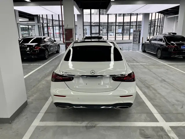 Mercedes-Benz E-Class — Фото автомобиля 9