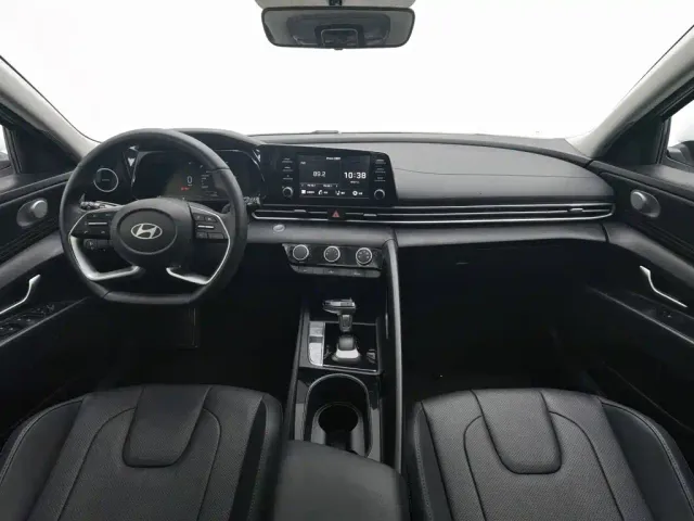 Hyundai Elantra — Фото автомобиля 5