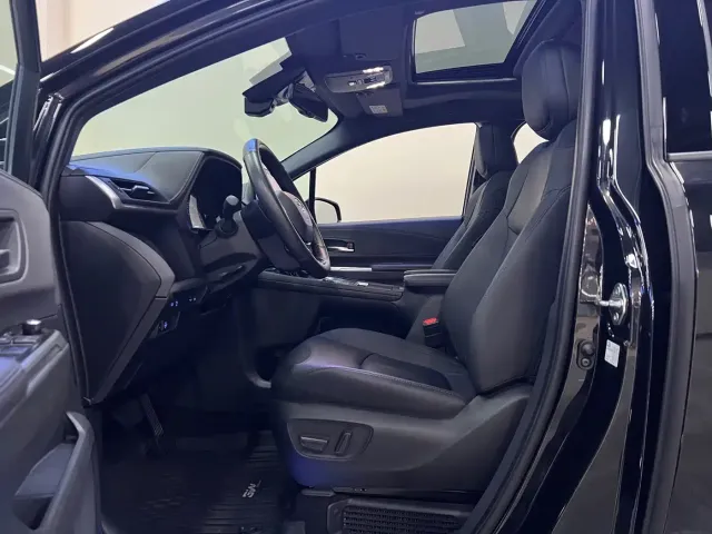 Toyota Sienna — Фото автомобиля 7