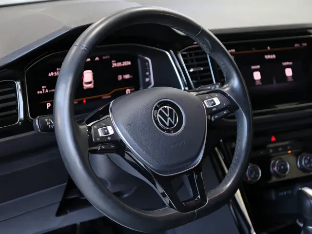 Volkswagen T-Roc — Фото автомобиля 7
