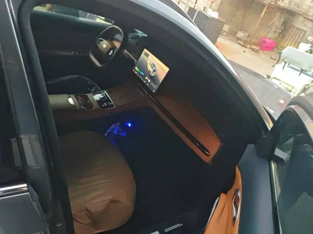 Geely Galaxy Starship 7 EM-i — Фото автомобиля 8