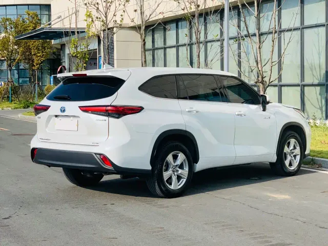 Toyota Highlander — Фото автомобиля 8