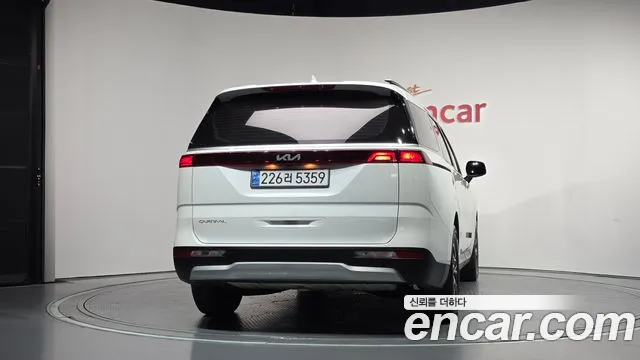 Kia Carnival Generation 4 — Фото автомобиля 4